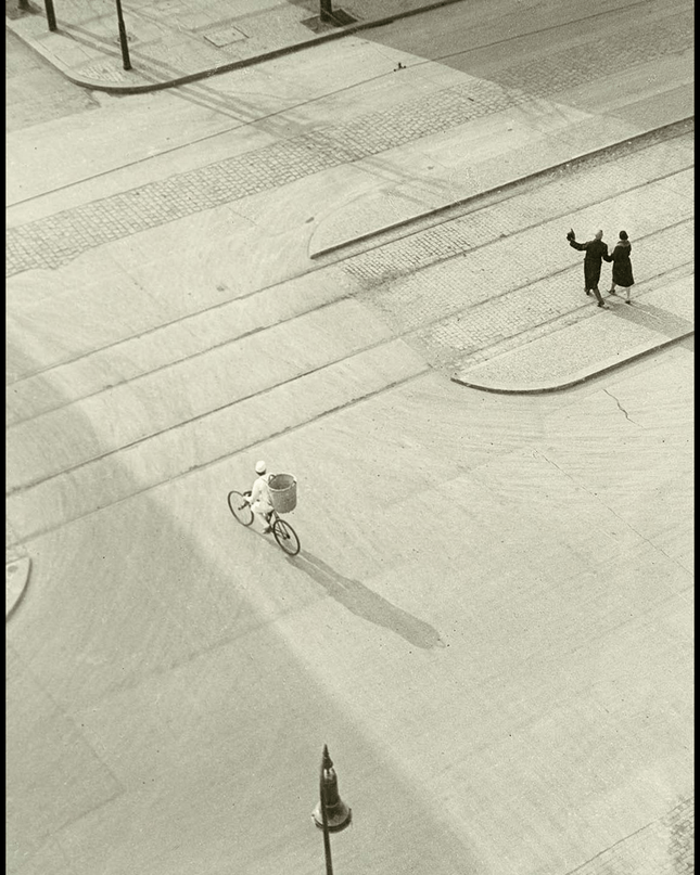 László Moholy-Nagy - 7 A.M 'New Year's Morning'