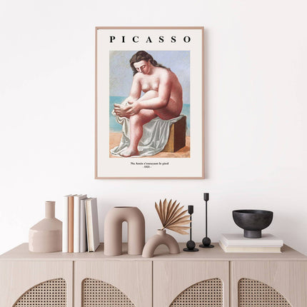 Pablo Picasso - Nu Assis S'essuyant Le Pied Poster